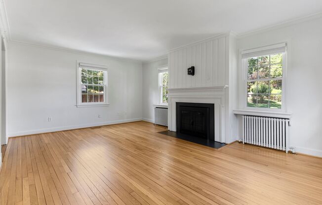 3 beds, 2.5 baths, $5,228
