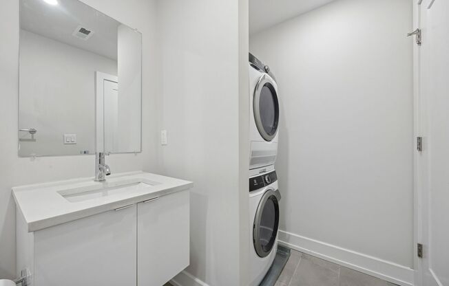 Studio, 1 bath, 435 sqft, $1,290, Unit B103
