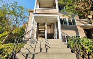 2 beds, 1 bath, $2,545, Unit Unit Q201