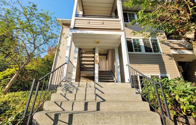 Bright Corner Unit in Esplanade with Luxury Finishes