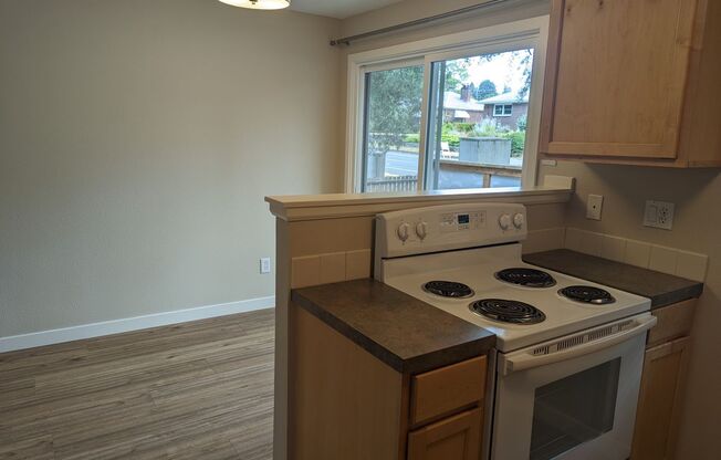 2 beds, 1 bath, 850 sqft, $1,550, Unit B