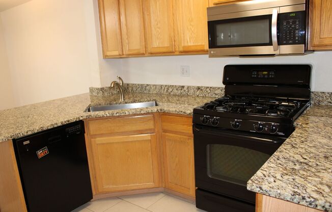 2 beds, 2.5 baths, $2,500, Unit #D