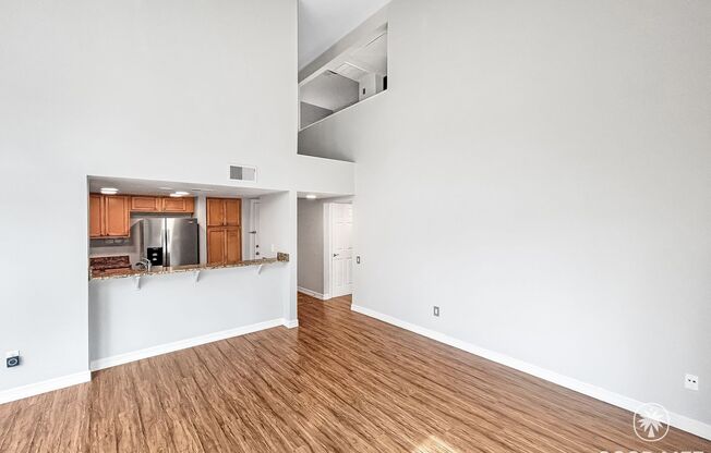 Beautiful 2BD/ 2BA W/ Reserved Parking in Rancho Bernardo!