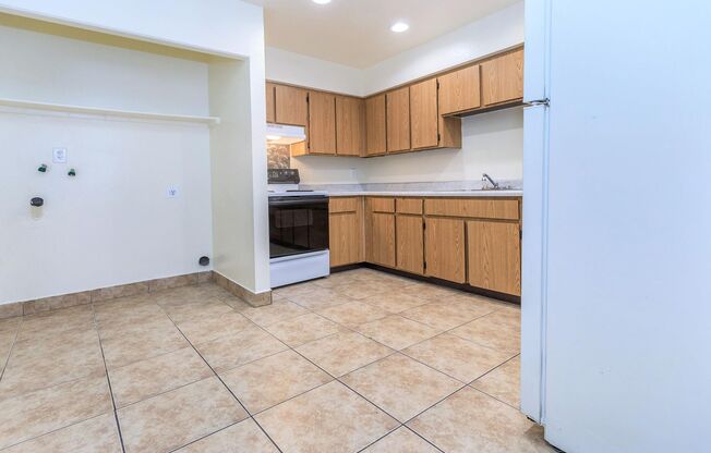 2 beds, 1 bath, 760 sqft, $1,140, Unit 1096