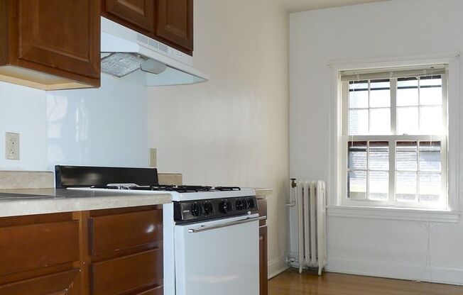 2 beds, 1 bath, 816 sqft, $1,300, Unit 24 - 316