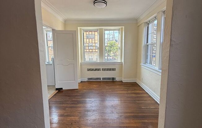 2 beds, 2 baths, 1,303 sqft, $2,200, Unit New King Edward  301