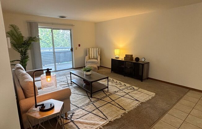 2 beds, 2 baths, 1,040 sqft, $1,825, Unit 20