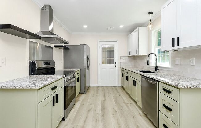 Brick Ranch w/Great Yard! Minutes From Uptown Charlotte!