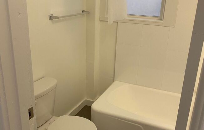 1 bed, 1 bath, $2,450, Unit 305