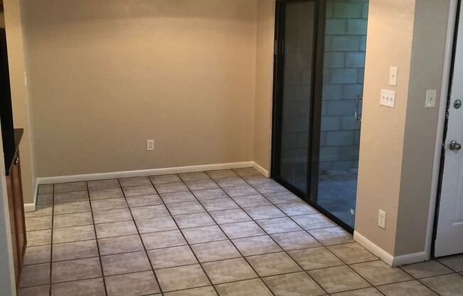 Updated Green Leaf townhome 2 /1.5