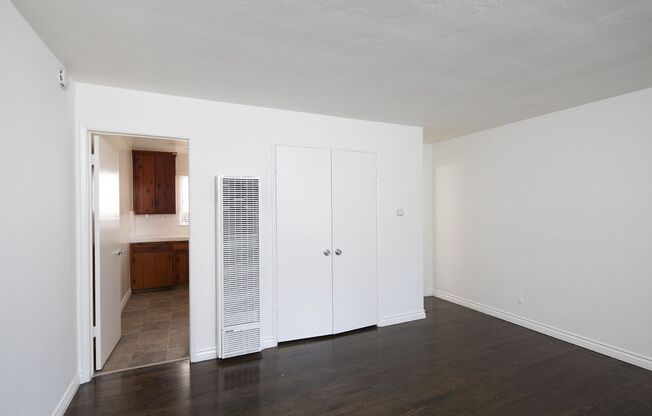 Talmadge Pacific Apartments
