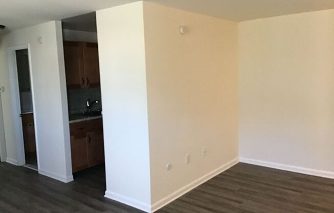 1 bed, 1 bath, 682 sqft, $1,230, Unit GL37006