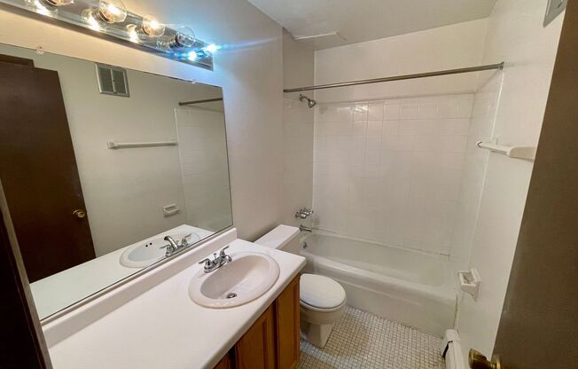 1 bed, 1 bath, $1,095, Unit 109