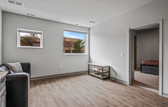 2 beds, 1 bath, 818 sqft, $2,300, Unit 212