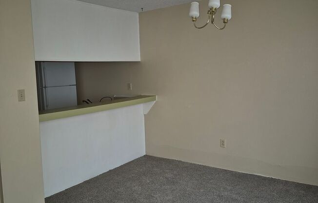 2 beds, 1 bath, 792 sqft, $1,000, Unit #22