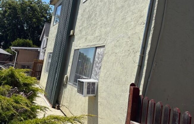 956 Benicia Rd