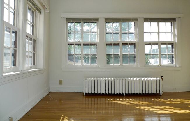 2 beds, 1 bath, 816 sqft, $1,300, Unit 24 - 316