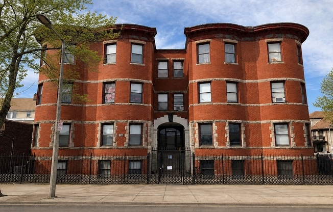 1111 1115 BLUE HL AVE