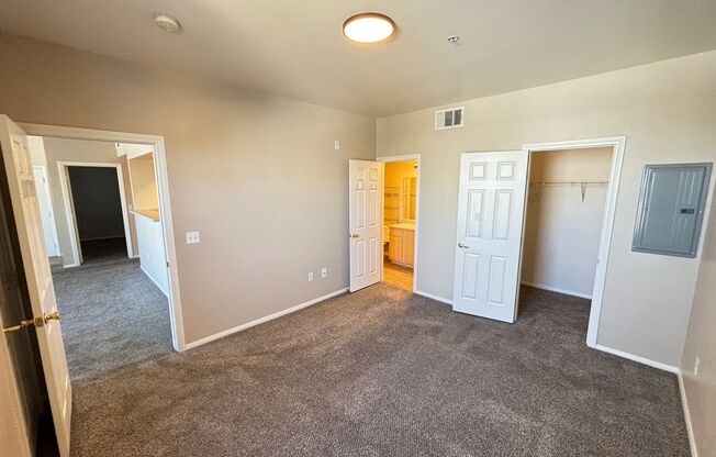 2 beds, 2 baths, $1,295, Unit UNIT 2080