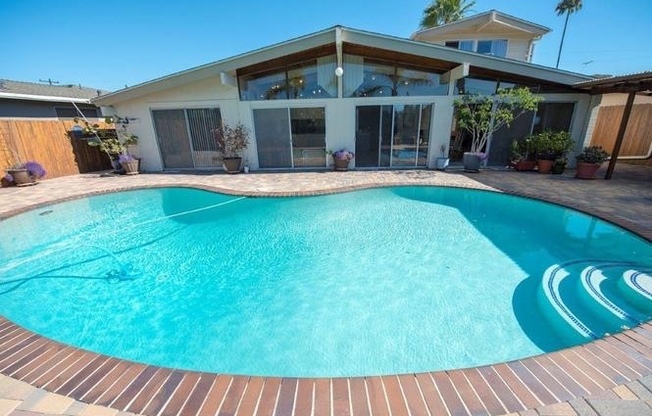 POOL house! BIG rooms! 8 Bedrooms (Lease out, pending signatures. Check back in a few days!)