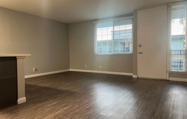 2 beds, 1.5 baths, 850 sqft, $2,880, Unit 0008