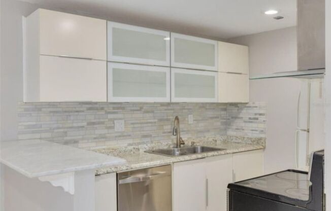 2 Bed/1 Bath, 2nd floor condo at Parklane Condos AVAILABLE AUGUST 1st!