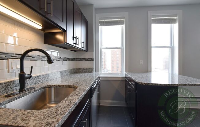 2 beds, 1 bath, 700 sqft, $2,700, Unit 801