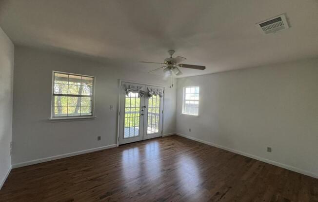 3 beds, 2 baths, 1,568 sqft, $1,495