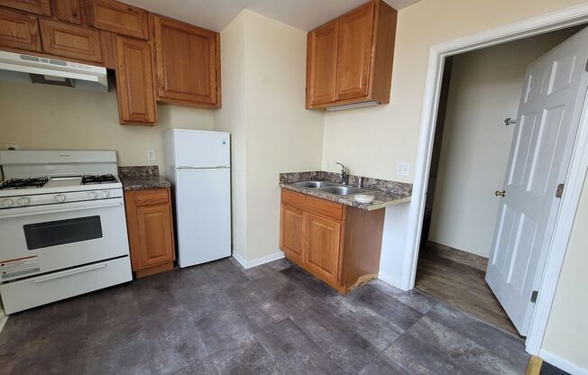 Studio, 1 bath, $975, Unit 3M