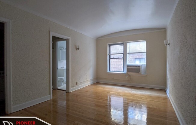 536 W Arlington Pl