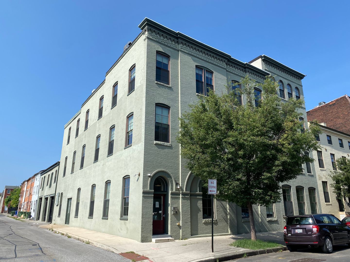 For Rent: Stylish Urban Living at 1618 Bank Street – Your City Lifestyle Awaits!