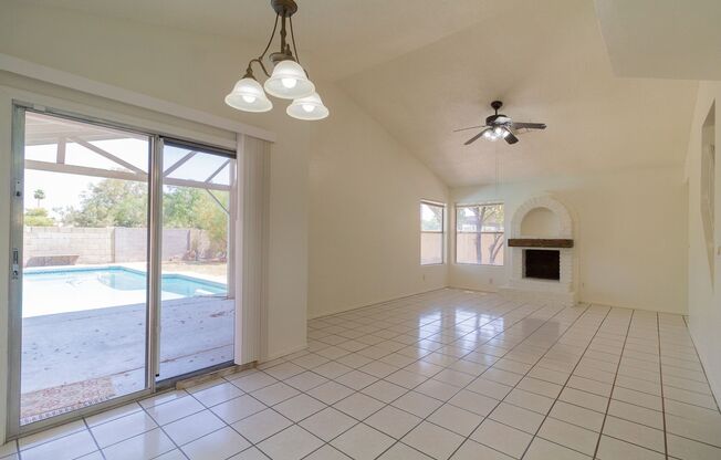 Great 3 bedroom, 2.5 bath home in convenient Chandler location!