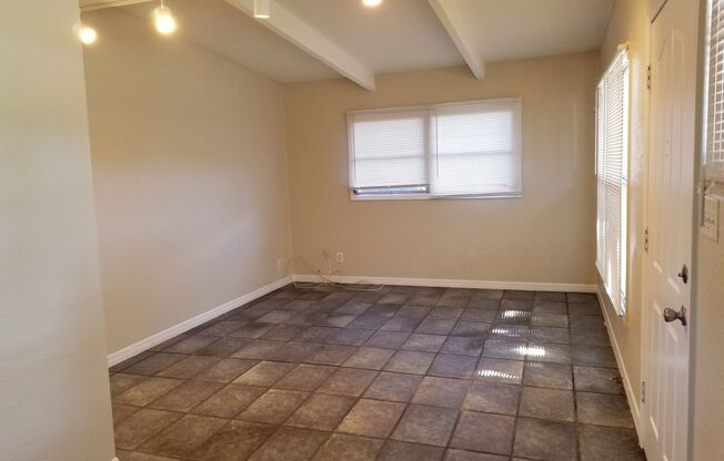 3/1 block home with indoor laundry