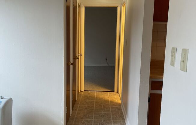 1 bed, 1 bath, 454 sqft, $1,275, Unit D-11