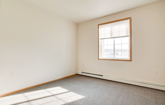 Bedroom at Lakestone Apartments, Moorhead