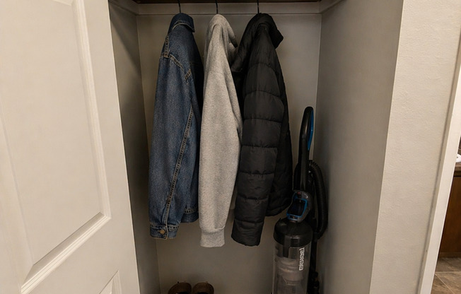 2 beds, 1 bath, 830 sqft, $1,325, Unit D04