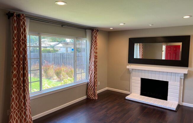 3 Bedroom Home in North Mira Mesa!