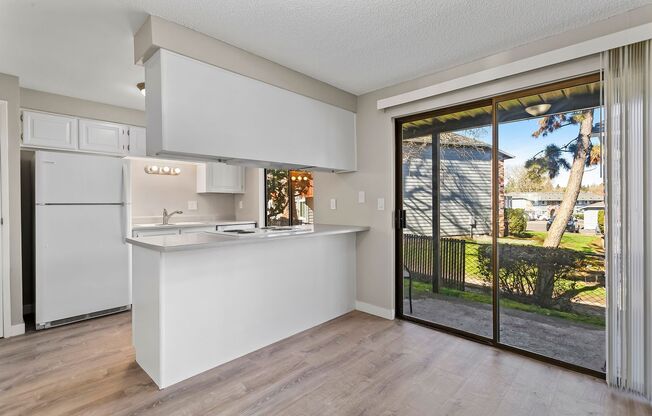 2 beds, 1.5 baths, 960 sqft, $1,495, Unit 6