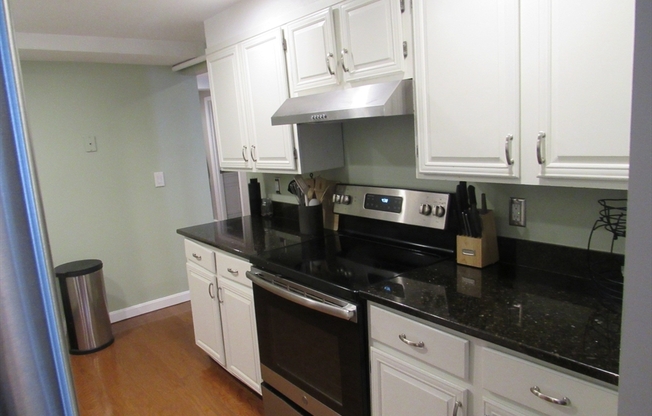 1 bed, 1 bath, 712 sqft, $1,775, Unit 120
