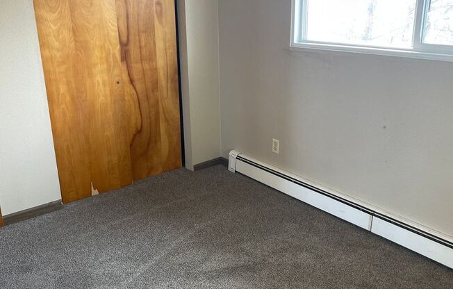 2 beds, 1 bath, $645, Unit 3