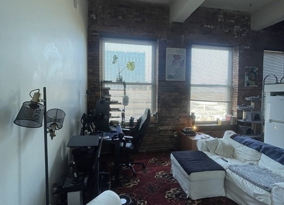 Studio, 1 bath, 320 sqft, $2,200, Unit 301