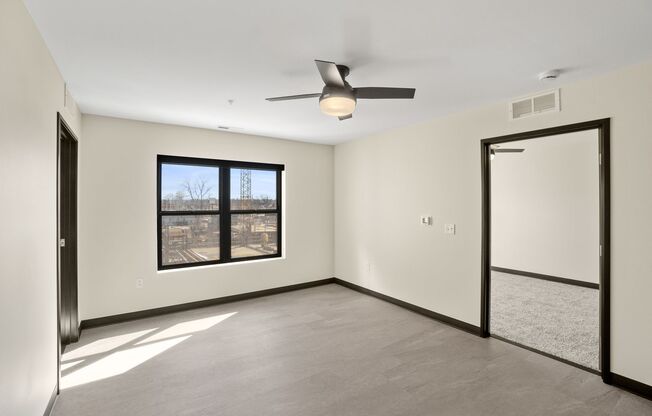 2 beds, 1 bath, 908 sqft, $1,325, Unit #301