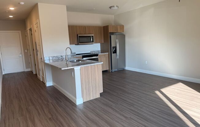 Studio, 1 bath, 565 sqft, $1,325, Unit 106