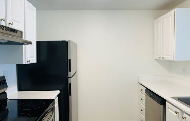 2 beds, 1 bath, 850 sqft, $2,200, Unit 220