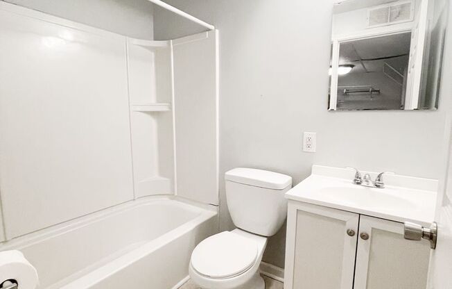 2 beds, 2 baths, $1,650, Unit Bottom