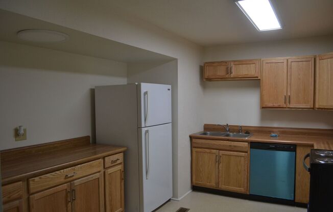 4 beds, 2 baths, $1,450, Unit 701 N Maple St