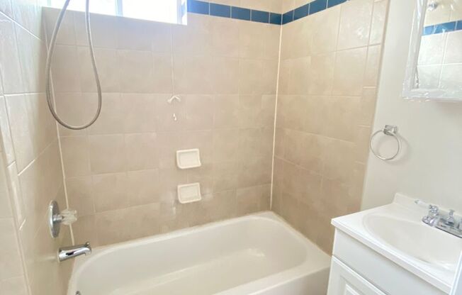 3B1.5B Row House Available NOW in Fishtown