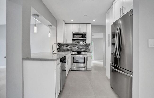 Large 4BD/3BA + Office | Renovated and updated, Single-Family Home – Hollywood, FL | NO HOA