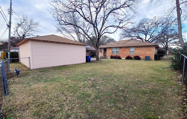 3 Bedroom, 2 Bath home in Casa View!
