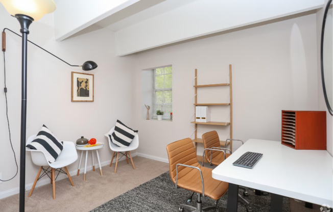 2 beds, 1 bath, 755 sqft, $1,099, Unit 437